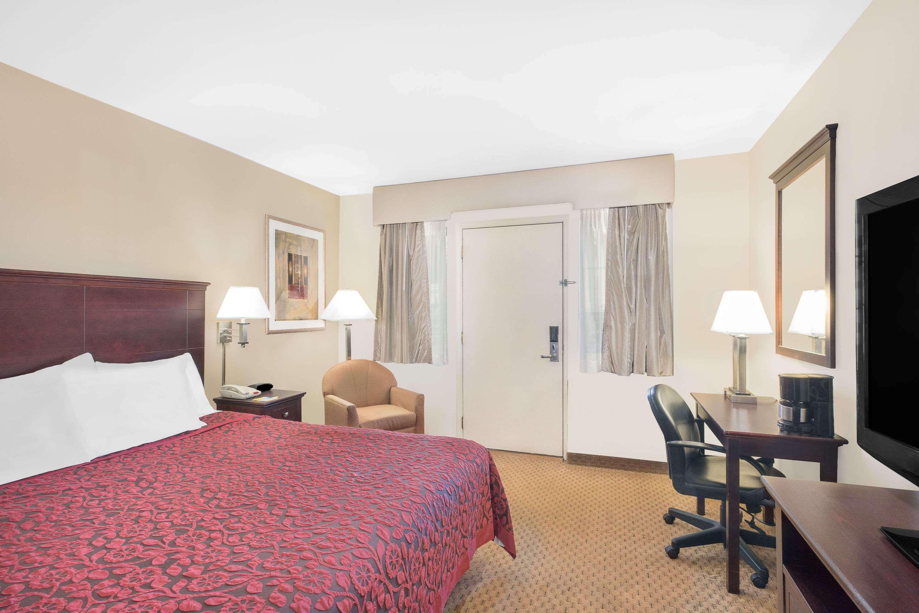 Days Inn By Wyndham Springfield/Phil.Intl Airport Ngoại thất bức ảnh